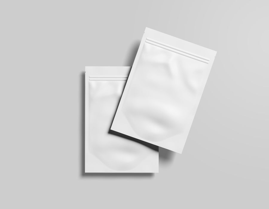 packaging bianco polietilene su sfondo grigio