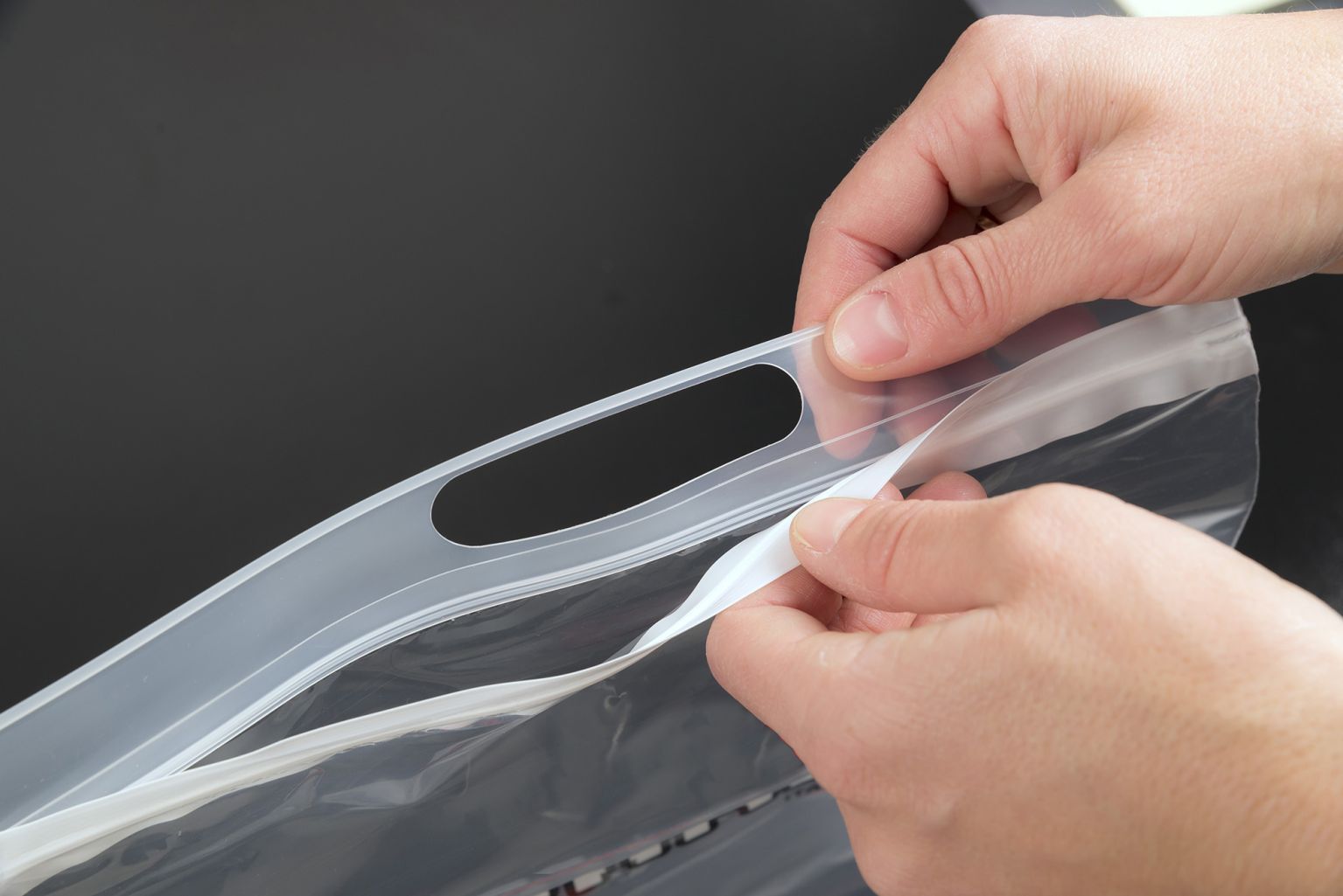 rigid-zipper bags with oval hole